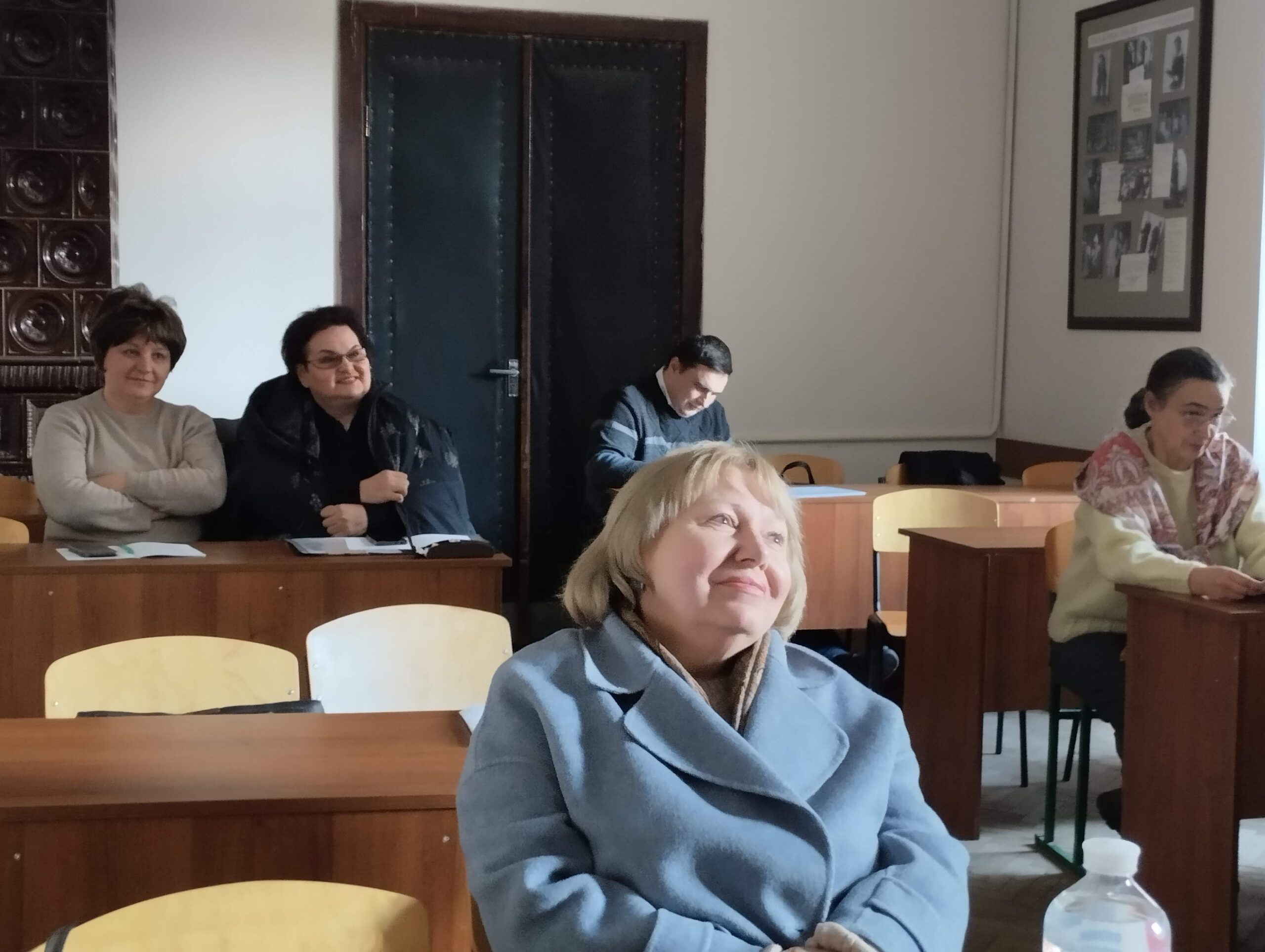 Офлайн моменти Всеукраїнської
наукової конференції “Народний театр товариства “Руська Бесіда” у Львові. До 160-річчя заснування”.
Зліва направо: Лариса Купчинська, Роксолана
Гавалюк, Олександр Седляр, Ірина Волицька-Зубко, Валентина Кулик
29 березня 2024 р.